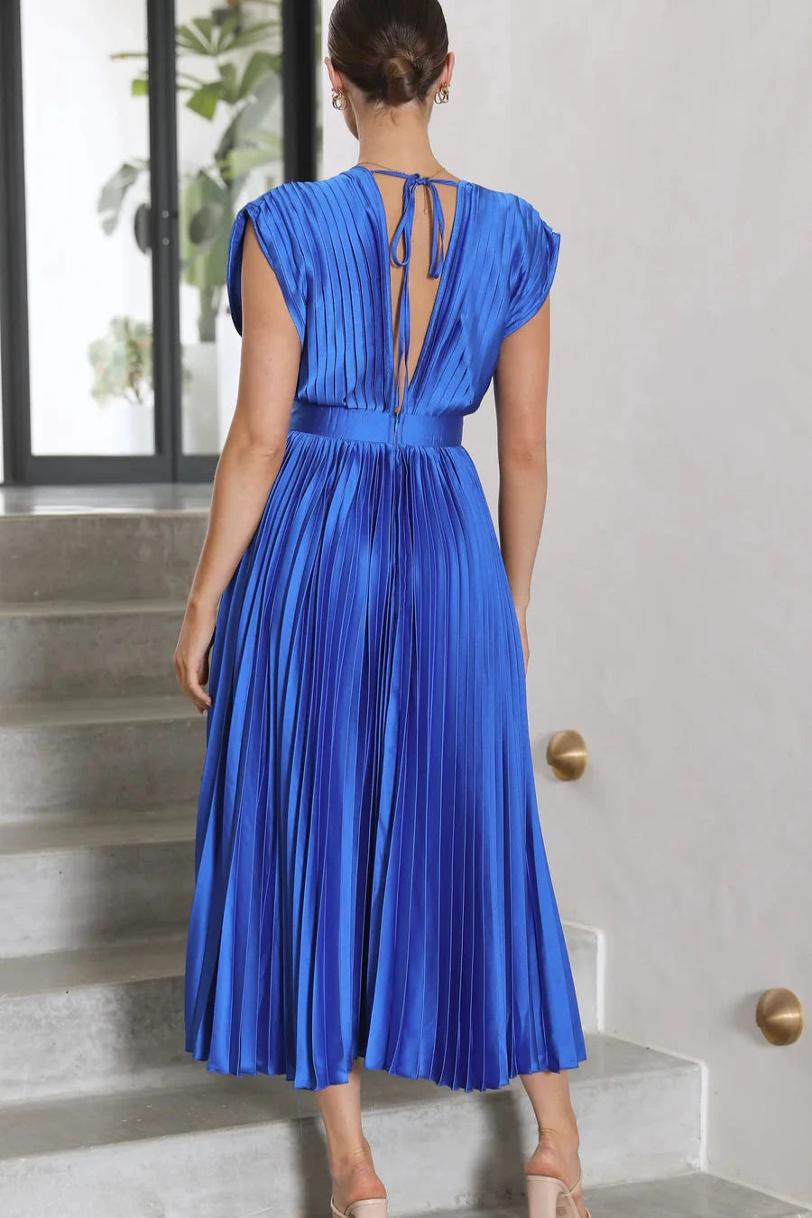 Mariana - Pleated Midi Dress